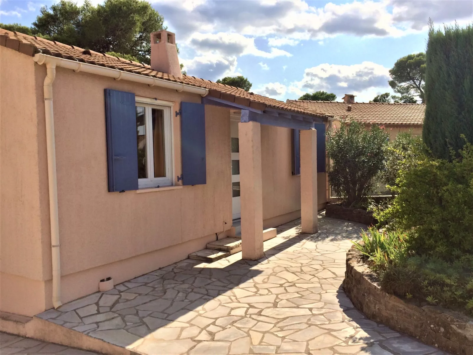 Les Hauts de Palayson-Outside