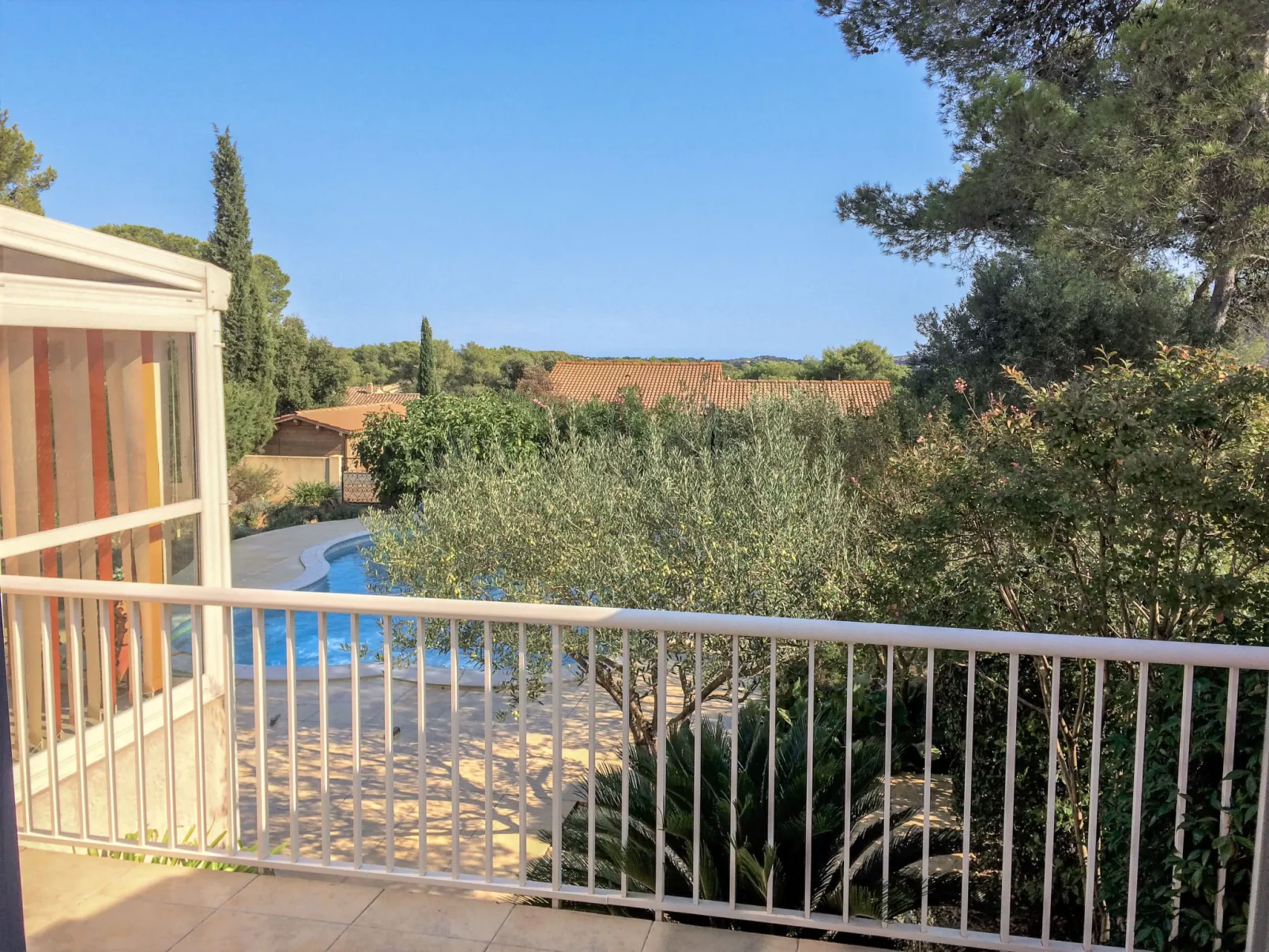 Les Hauts de Palayson-Outside