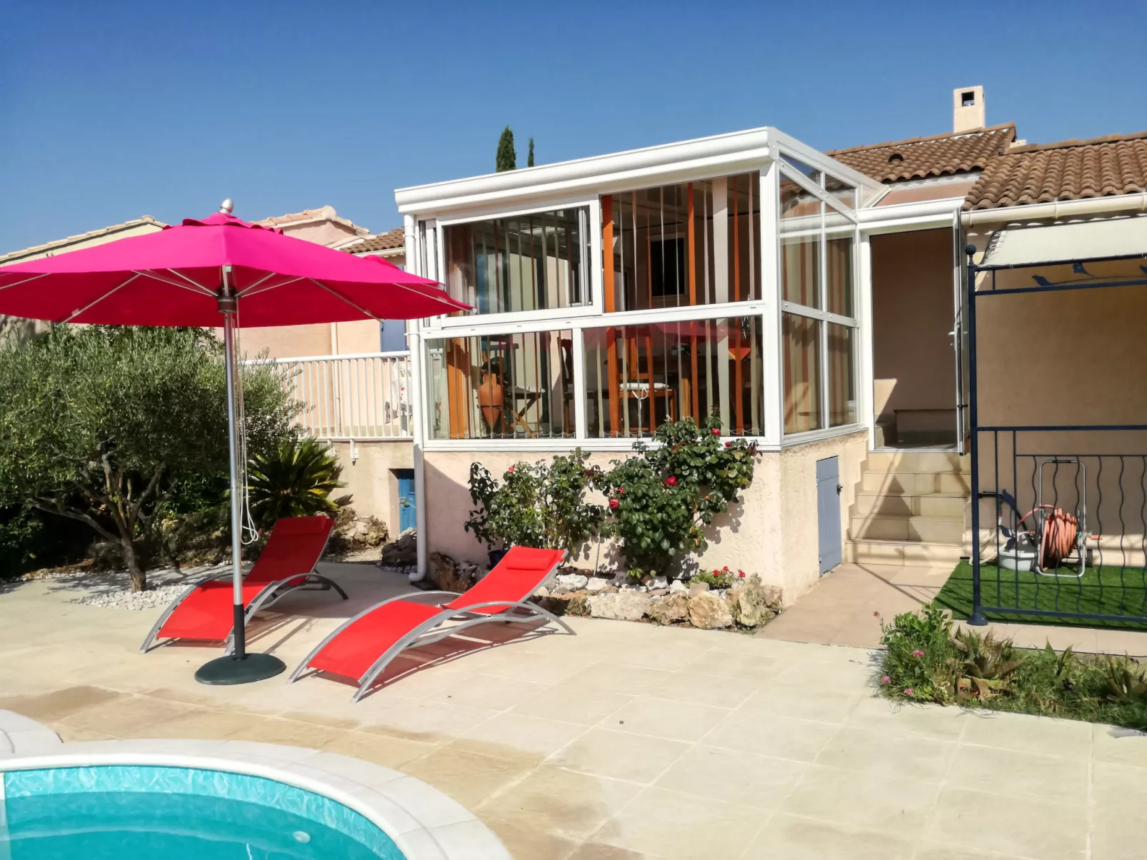 Les Hauts de Palayson-Outside