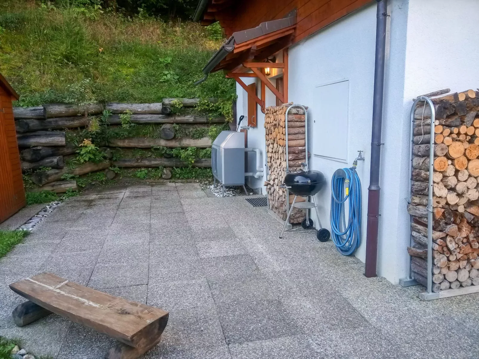 Ambigu-Outside