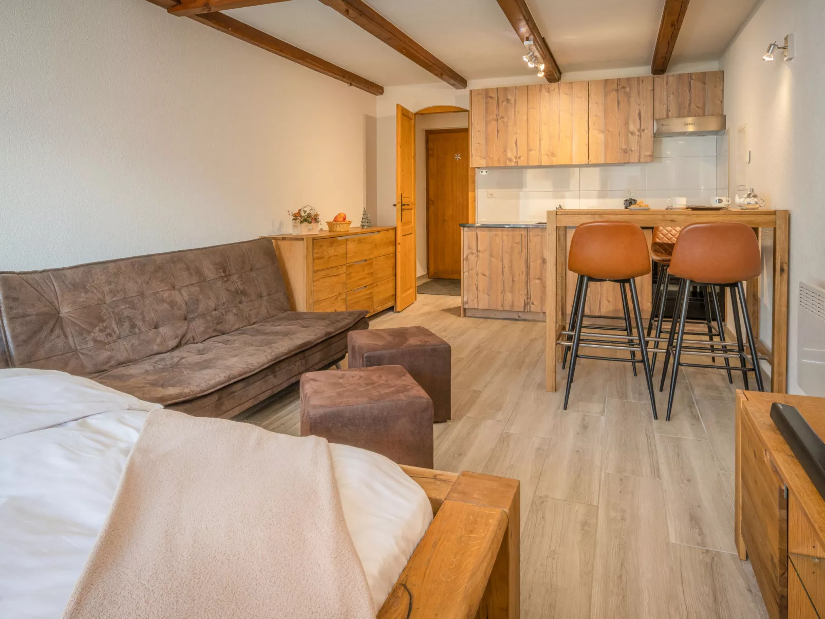 Morthey 3-Inside