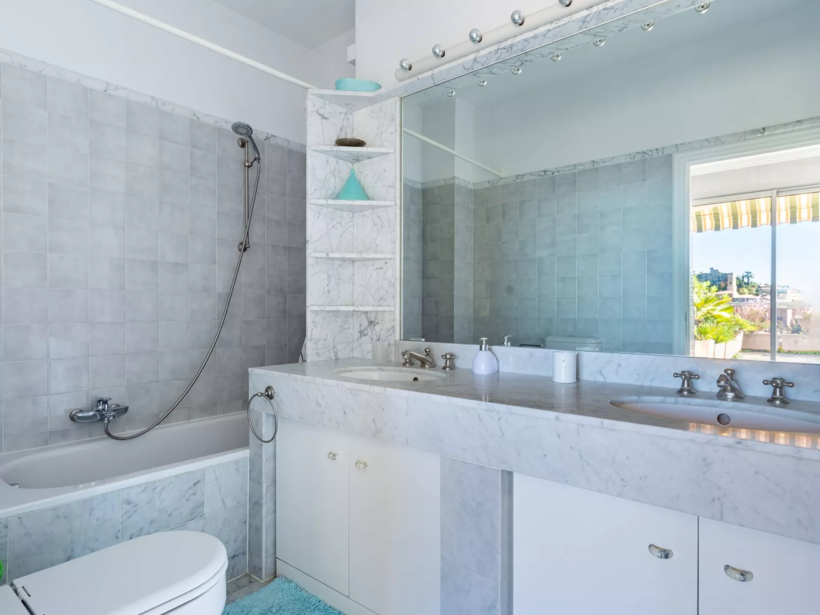 Les Balcons d'Eze-Inside