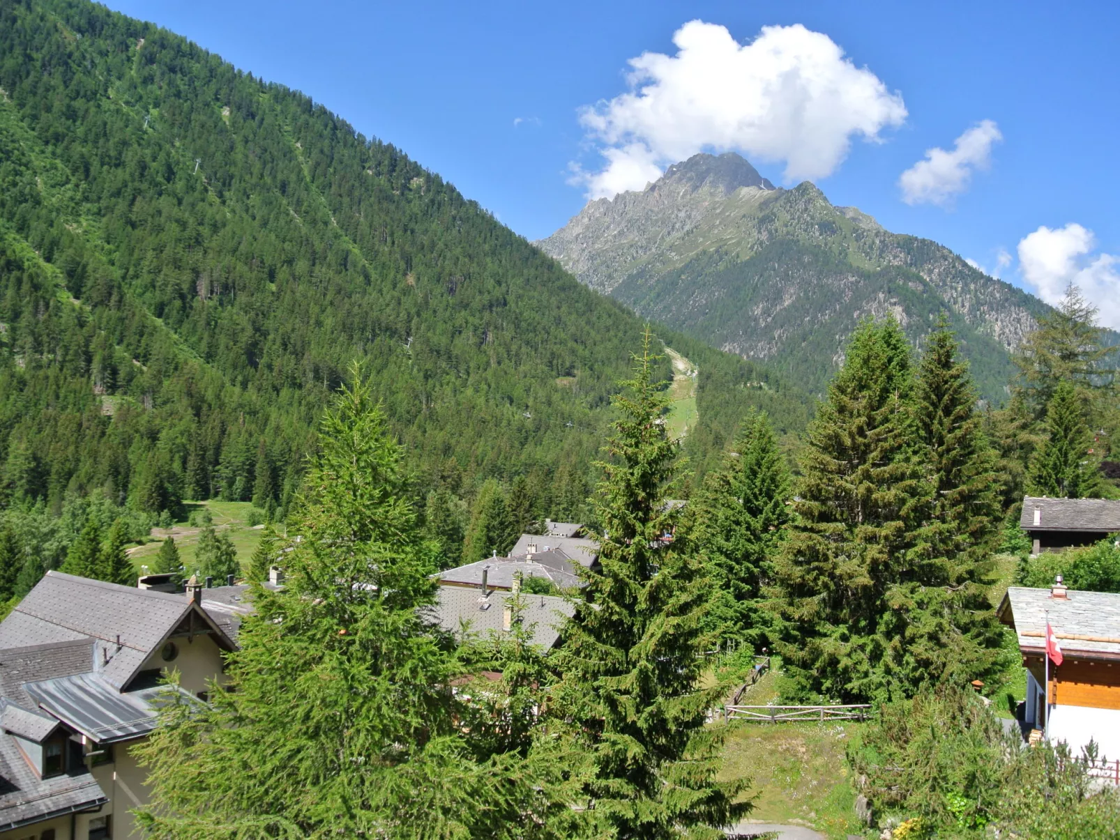 Colline 8-Outside