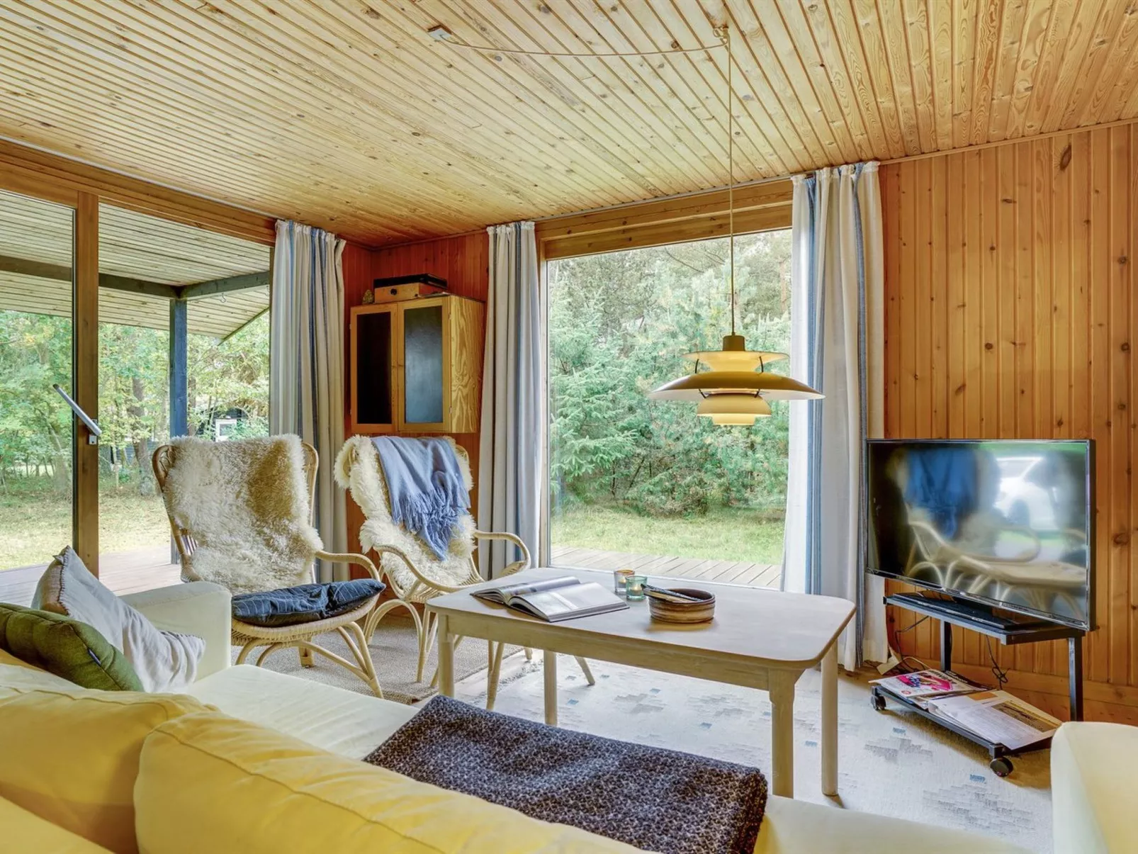 "Asmod" - 300m from the sea-Drinnen