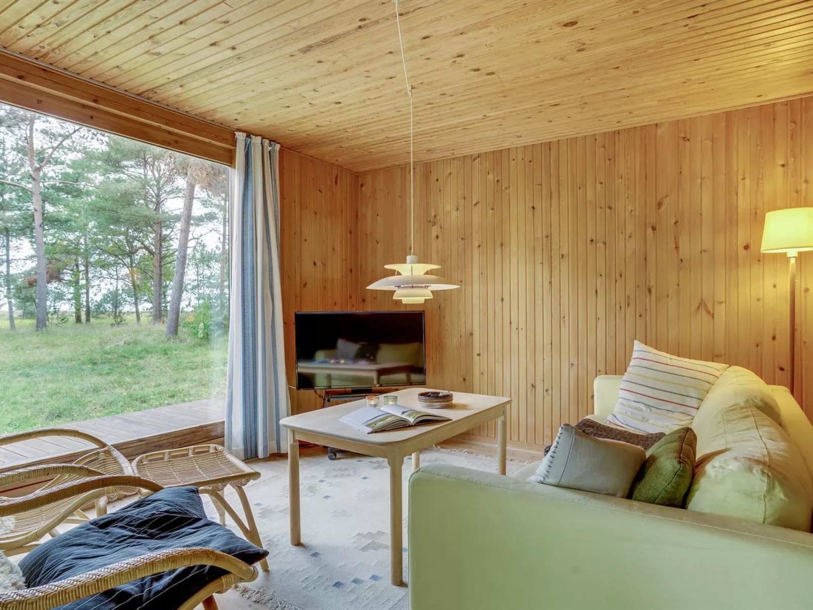 "Asmod" - 300m from the sea-Drinnen