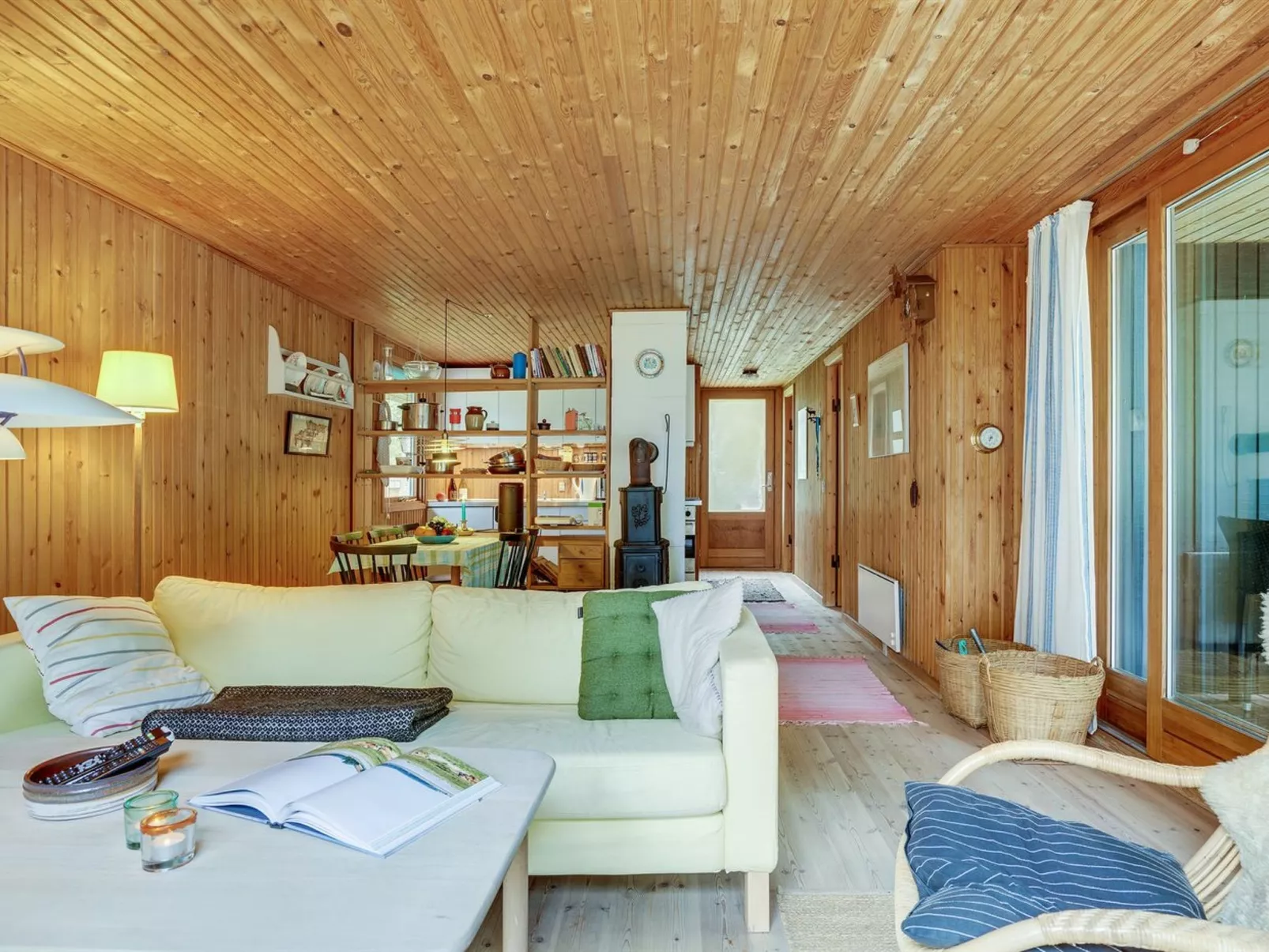 "Asmod" - 300m from the sea-Drinnen