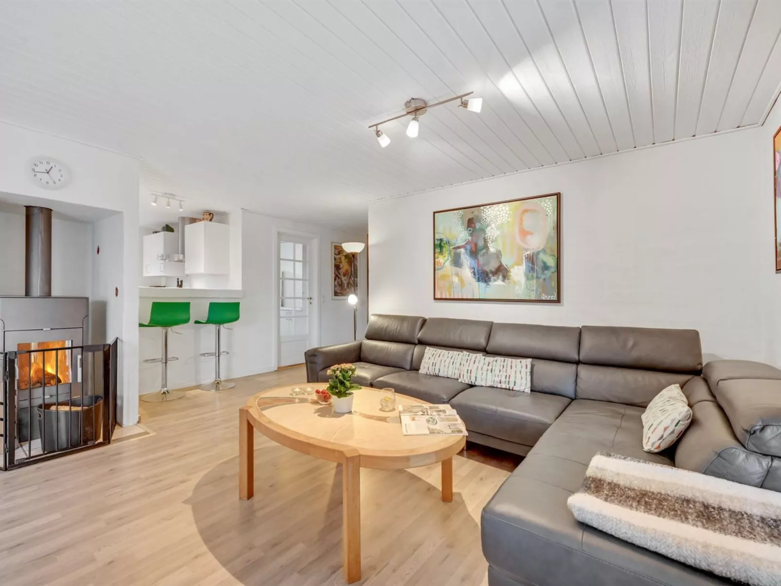 "Aane" - 1.8km from the sea-Inside