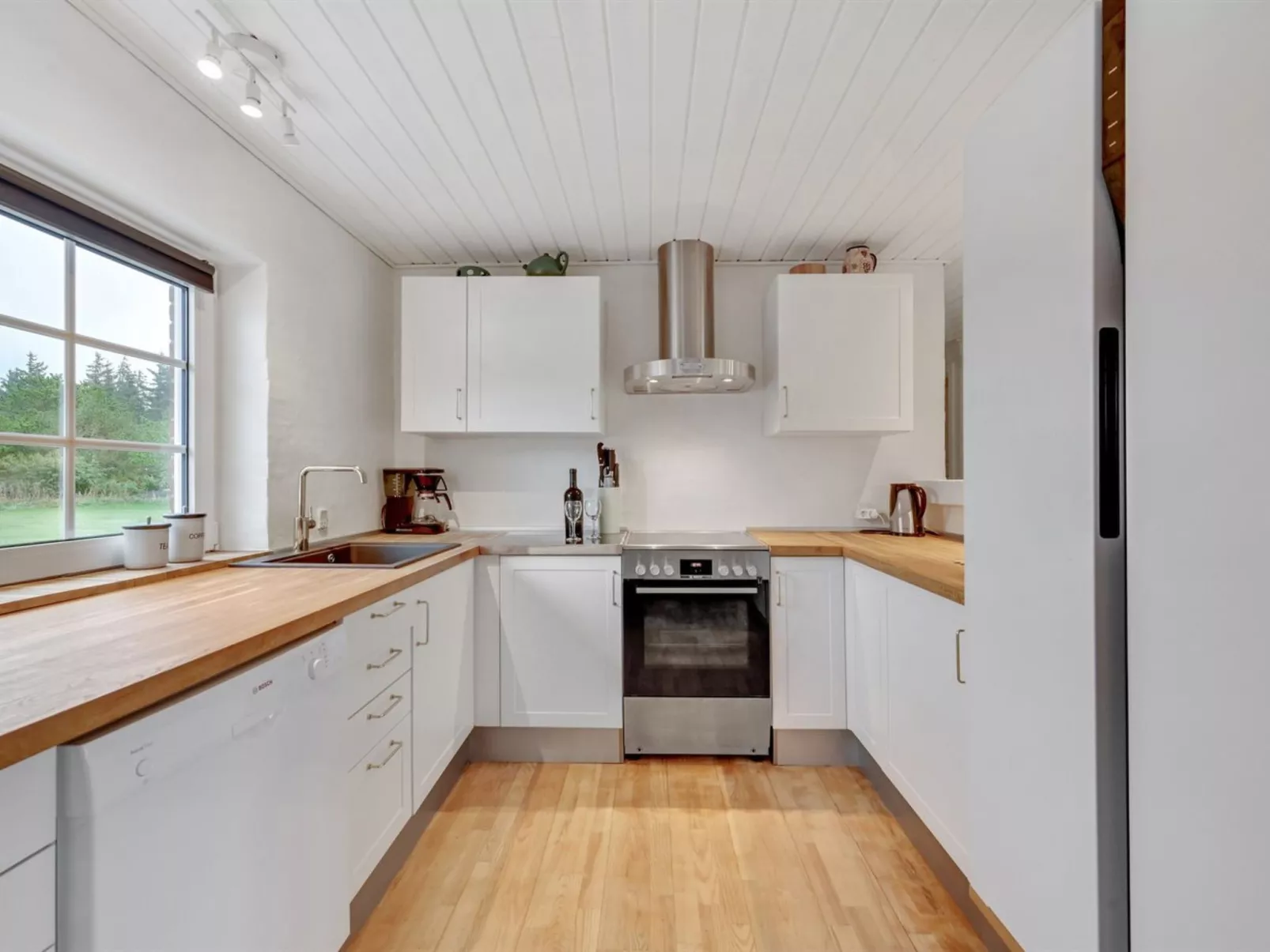 "Aane" - 1.8km from the sea-Inside