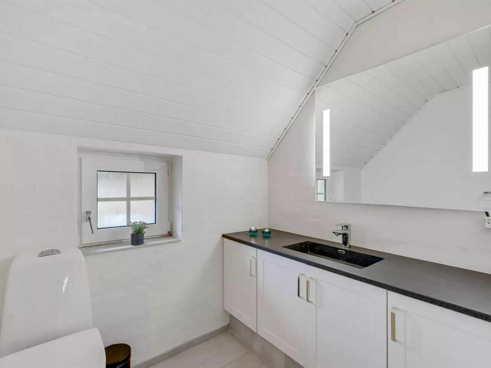 "Aane" - 1.8km from the sea-Inside