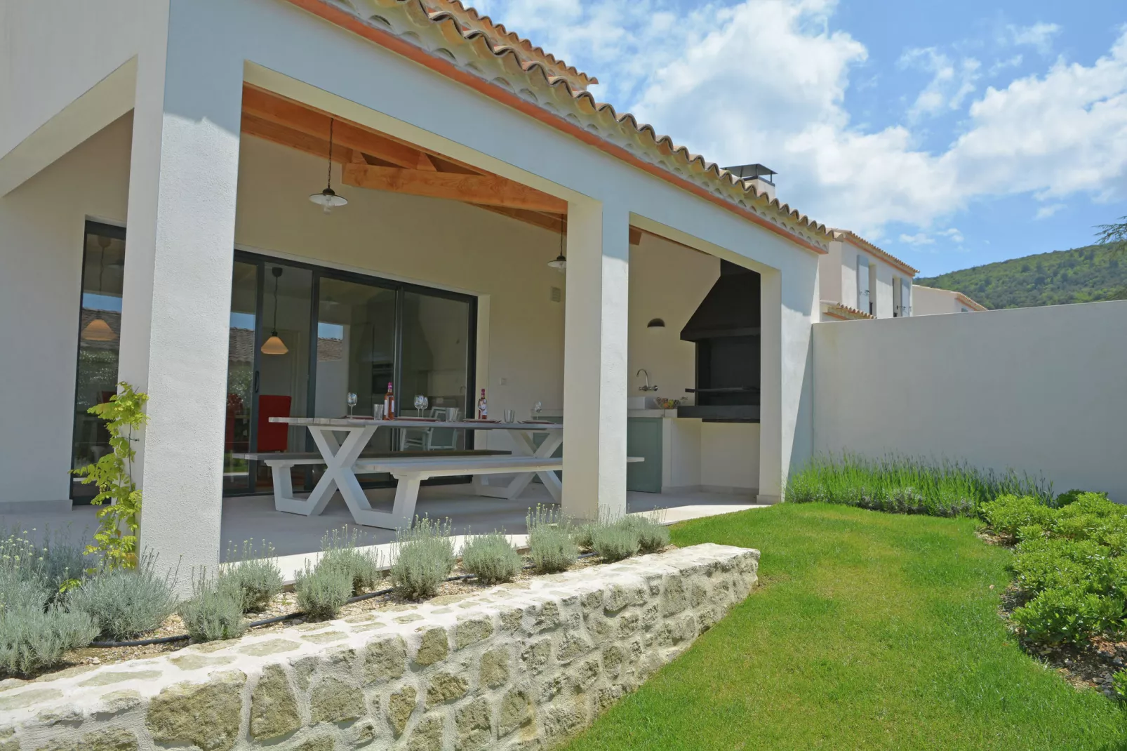 Villa Les Arts-Exterior summer