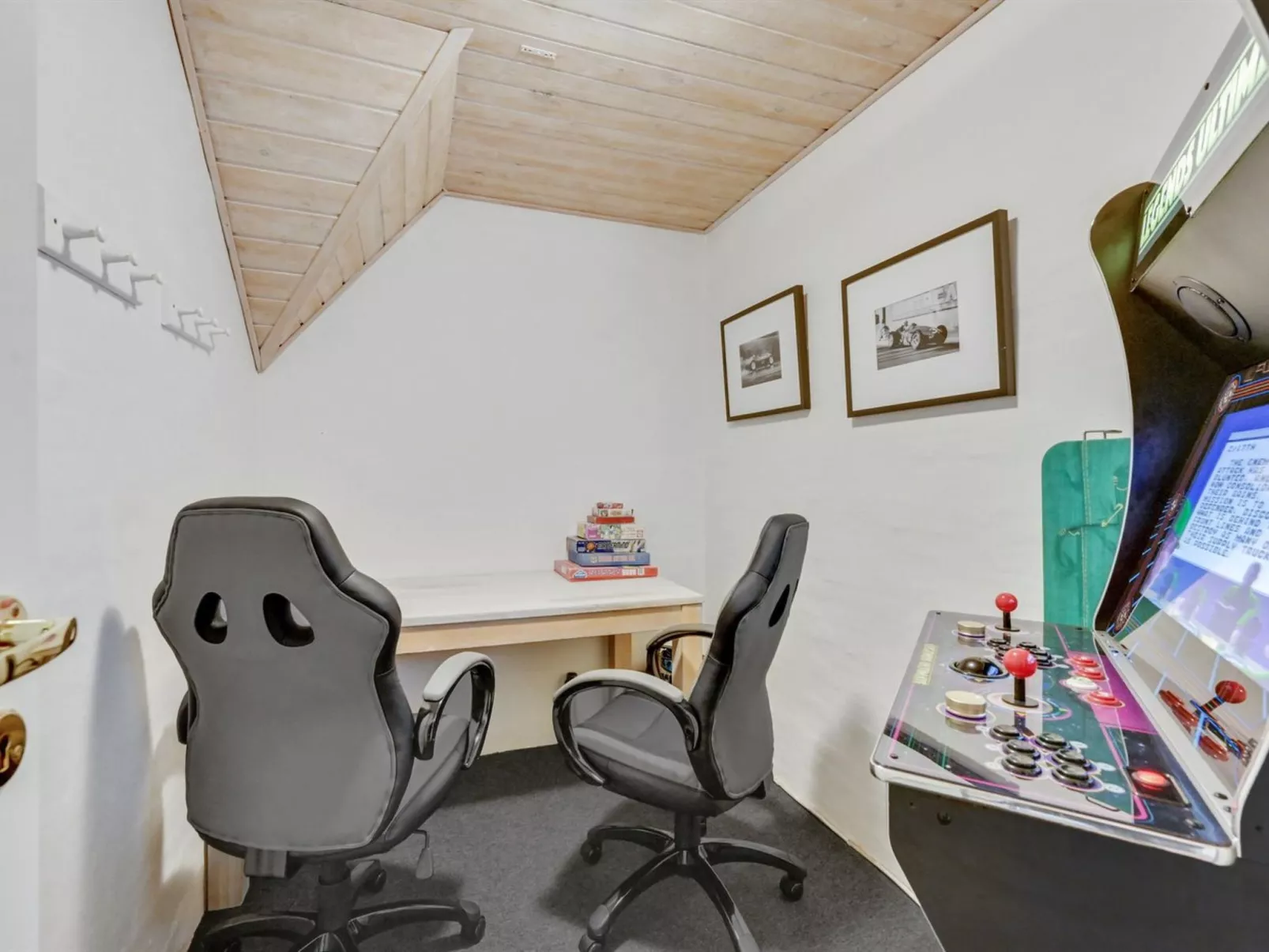 "Aane" - 1.8km from the sea-Inside