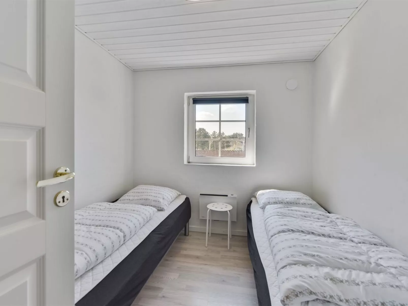 "Aane" - 1.8km from the sea-Inside