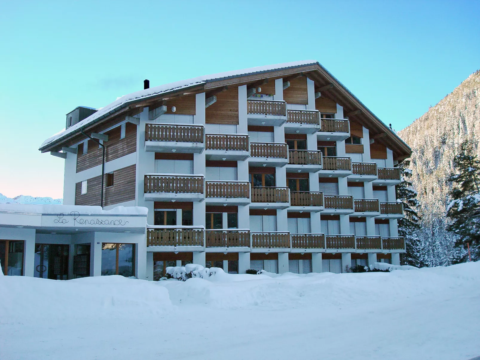 Renaissance 5-Outside