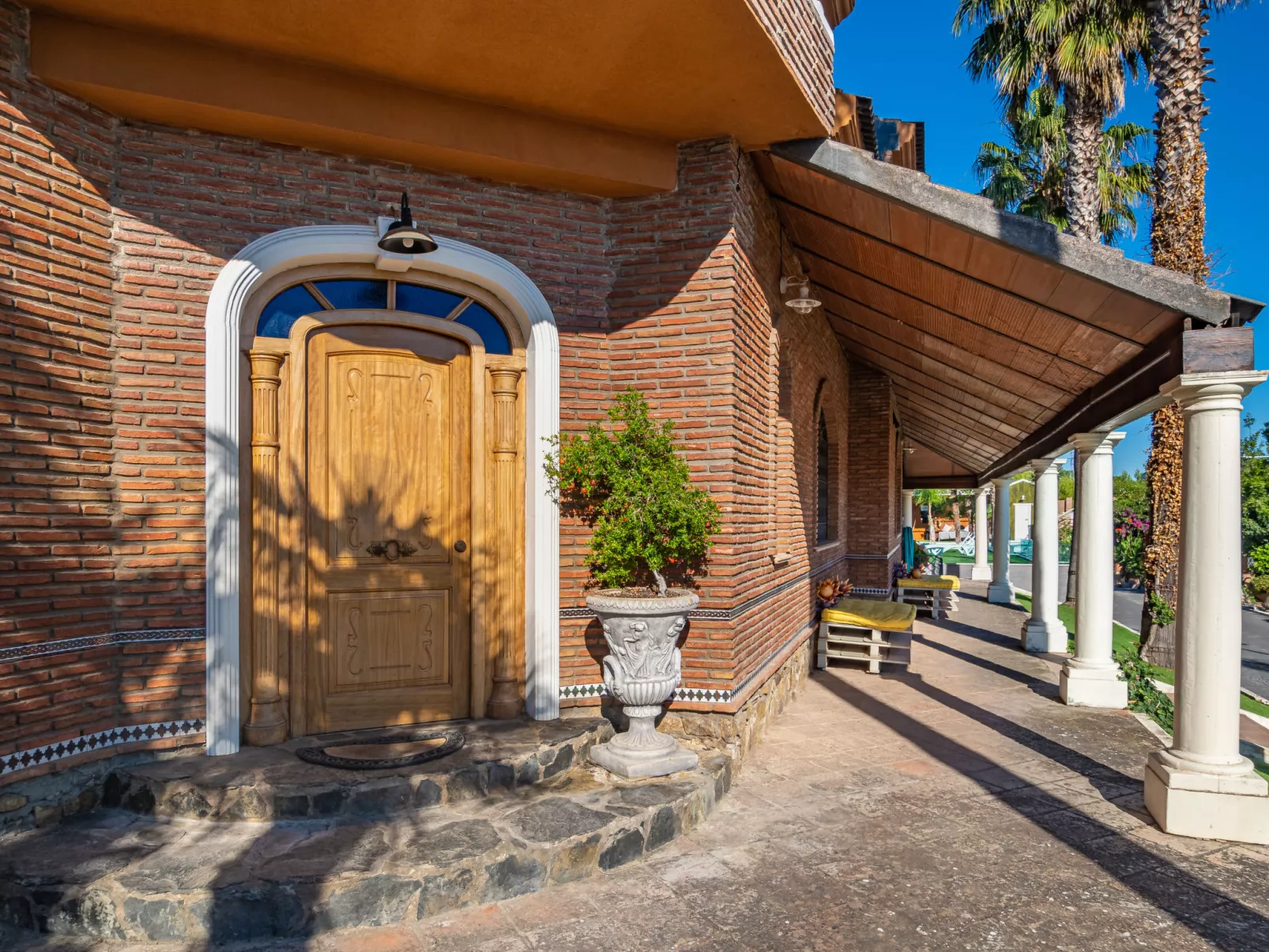 El Balcon-Outside