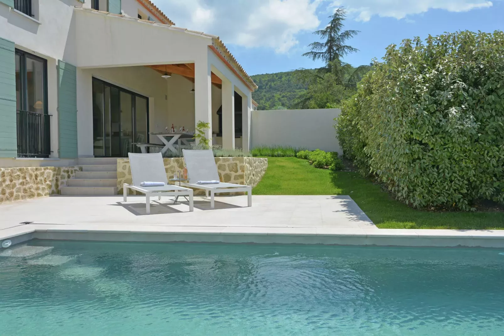 Villa Les Arts-Exterior summer