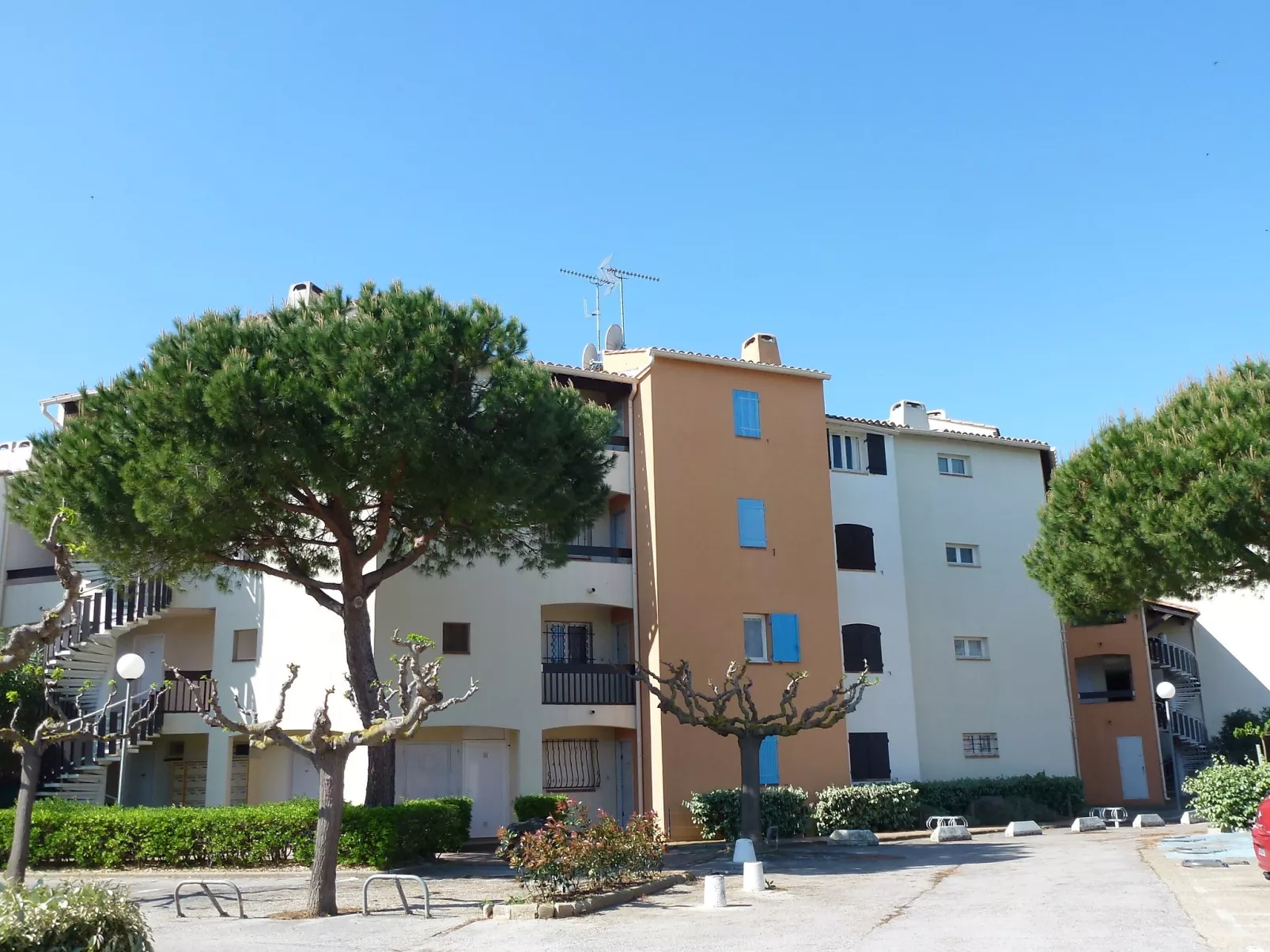 Camargue Village-Outside