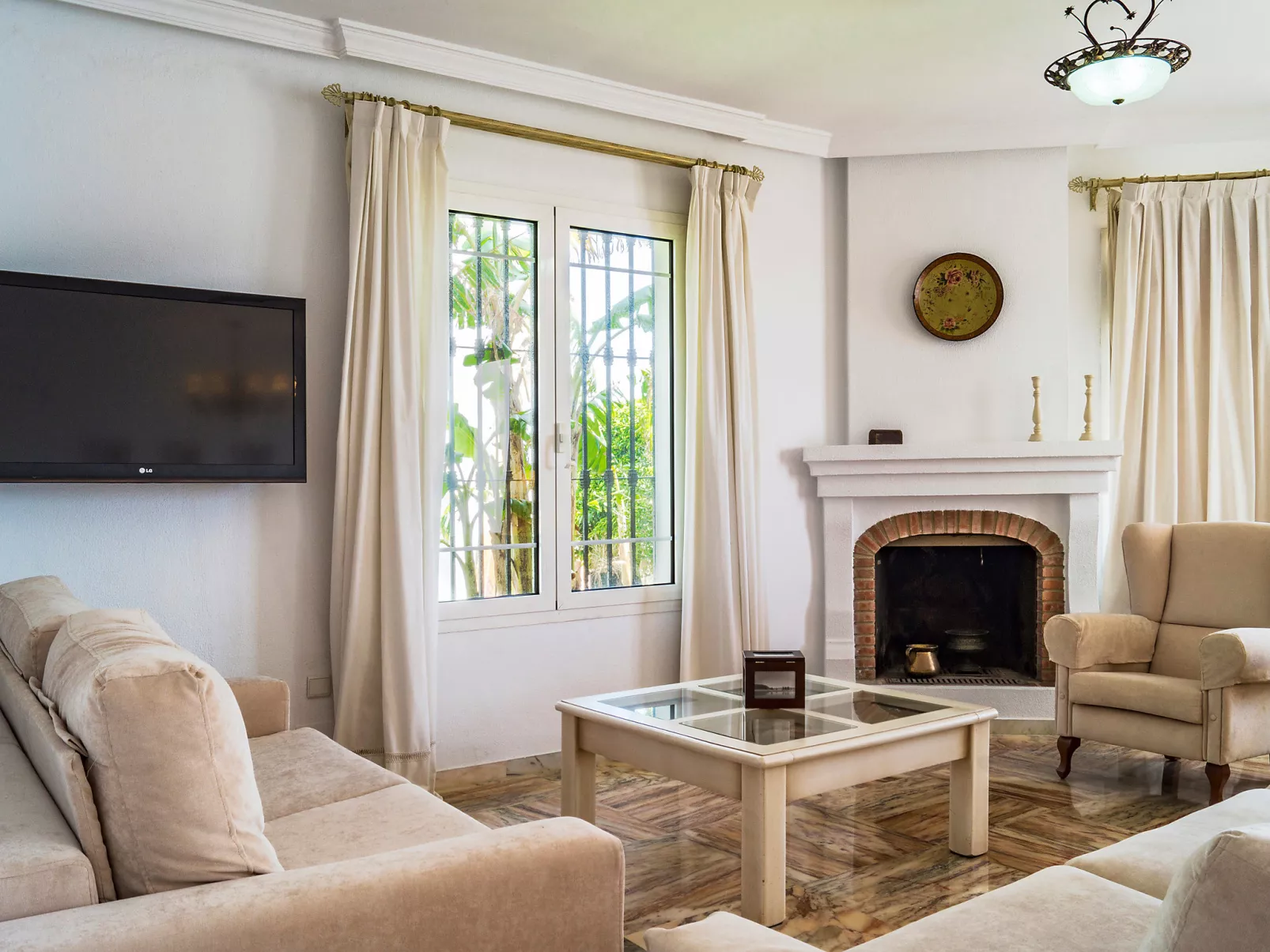 Mijas Beach-Inside