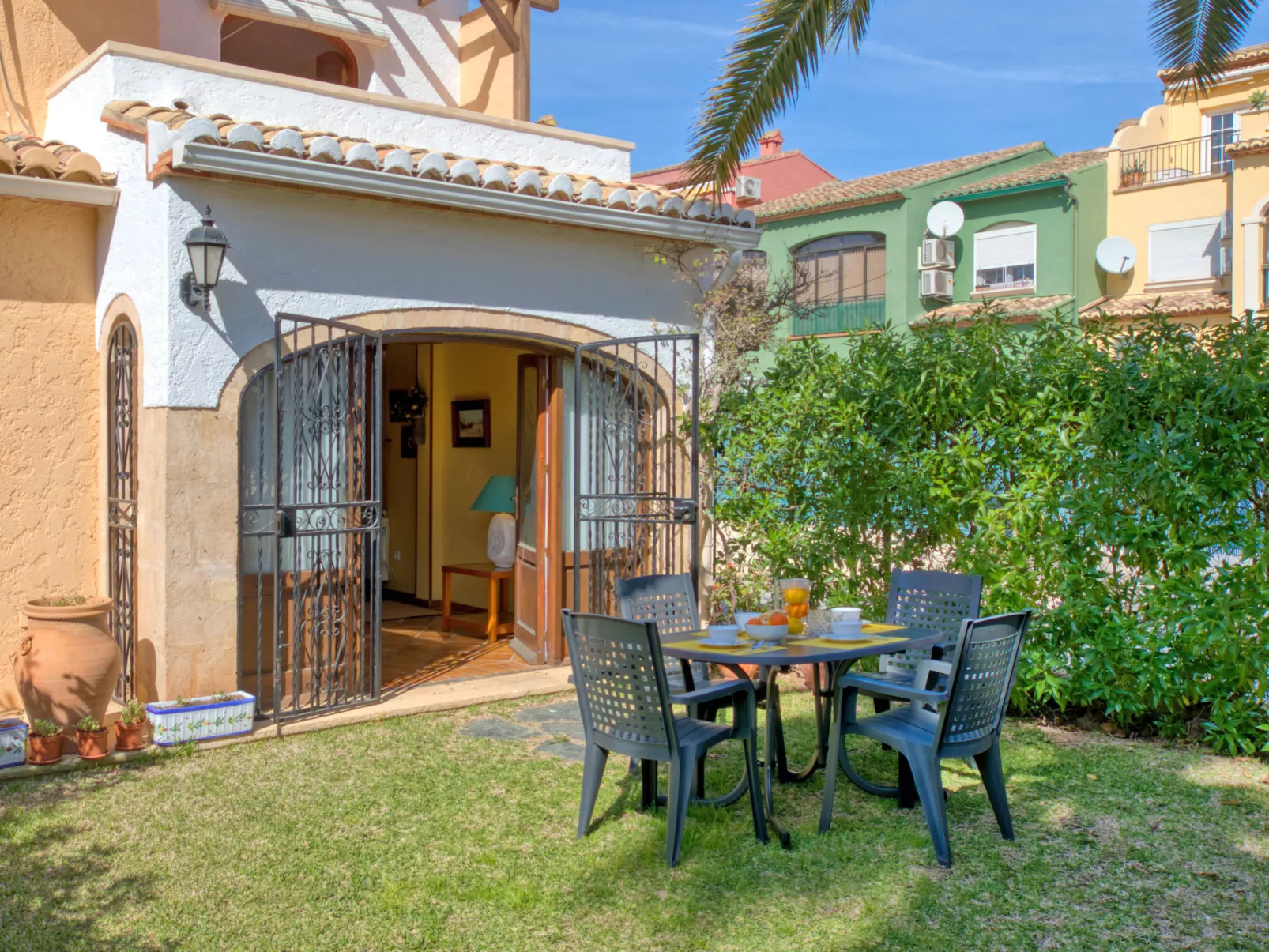 El Arenal-Outside
