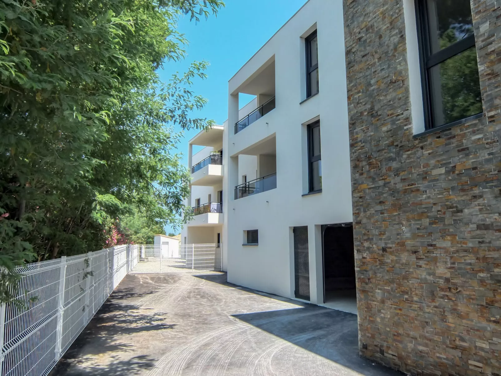 Le Clos des Alberes-Outside