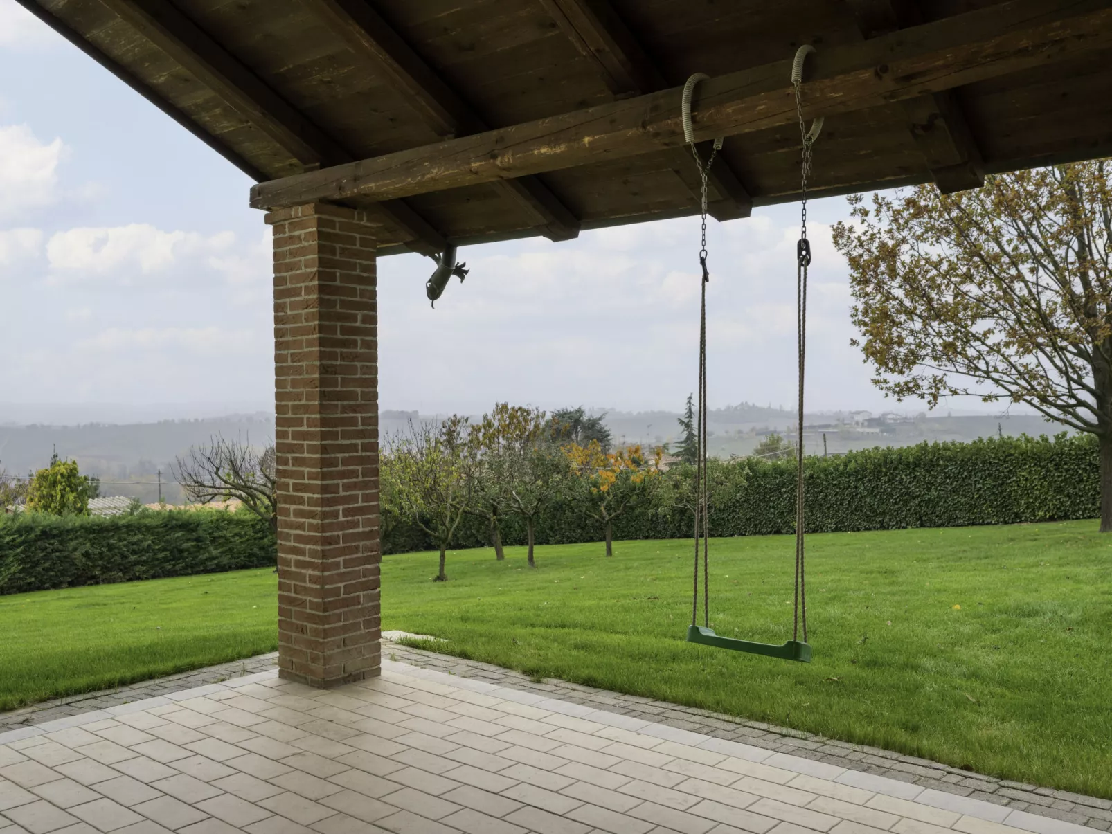 Magna Fina-Outside