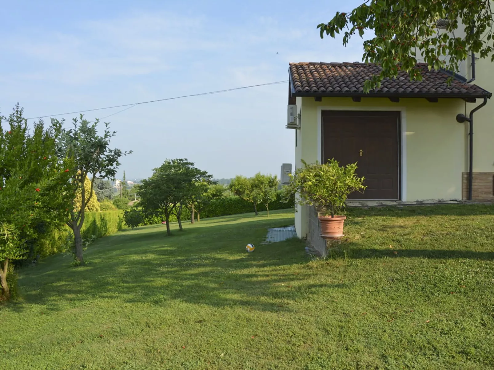 Magna Fina-Outside