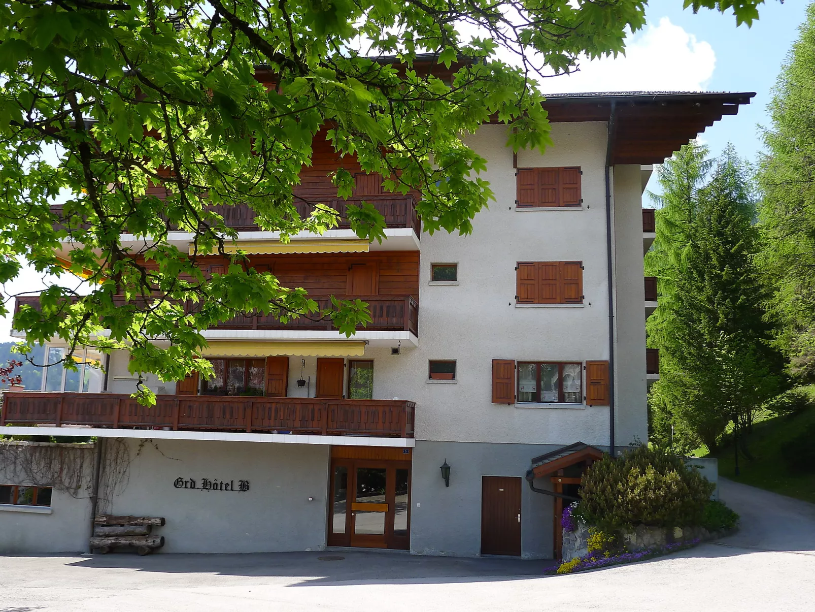 Grand Hôtel A10-Outside