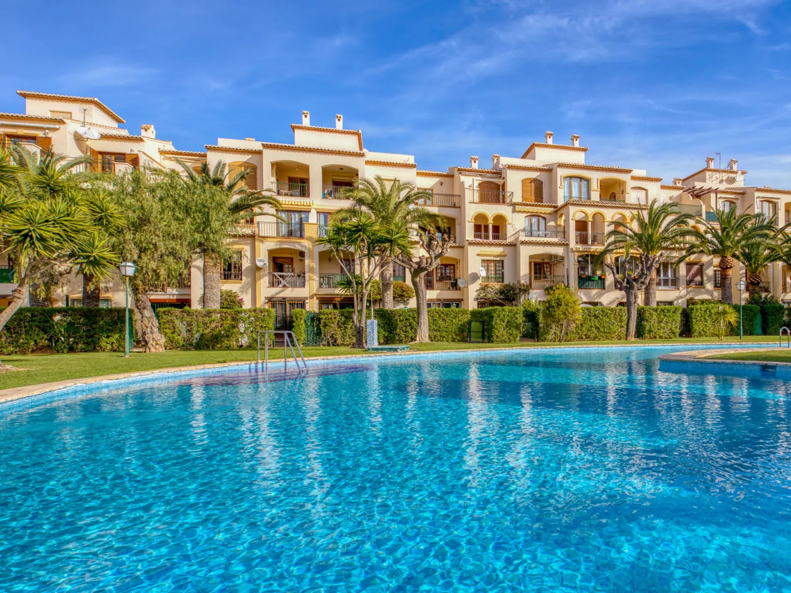La Isla C12-Outside