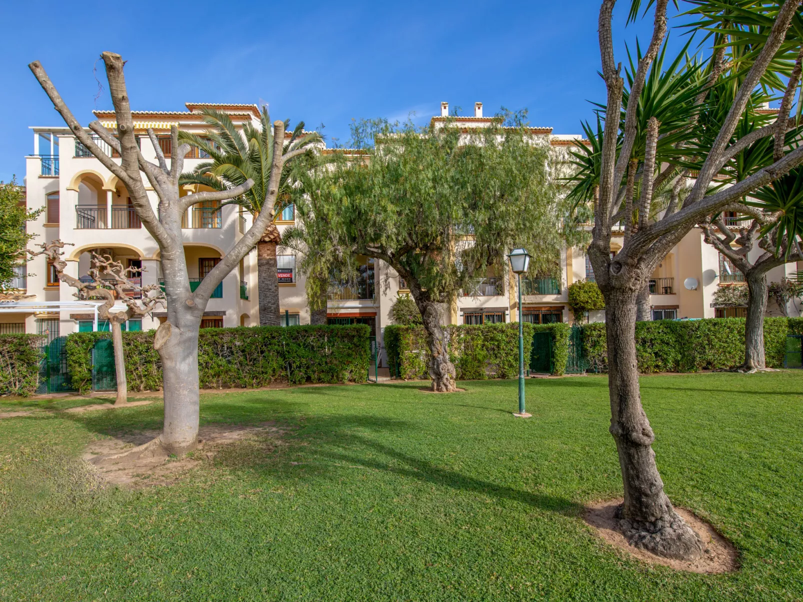 La Isla C12-Outside