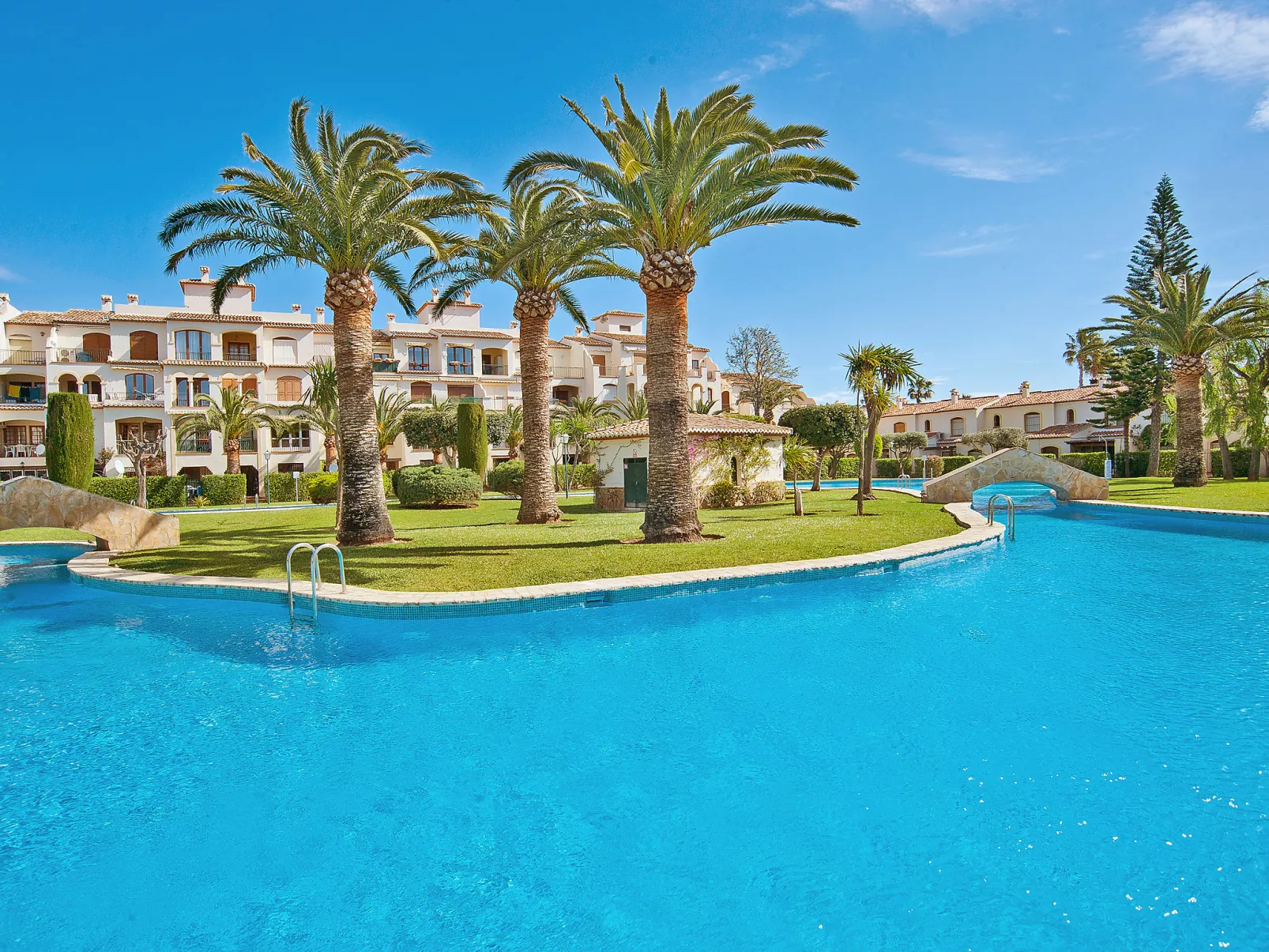 La Isla C12-Outside