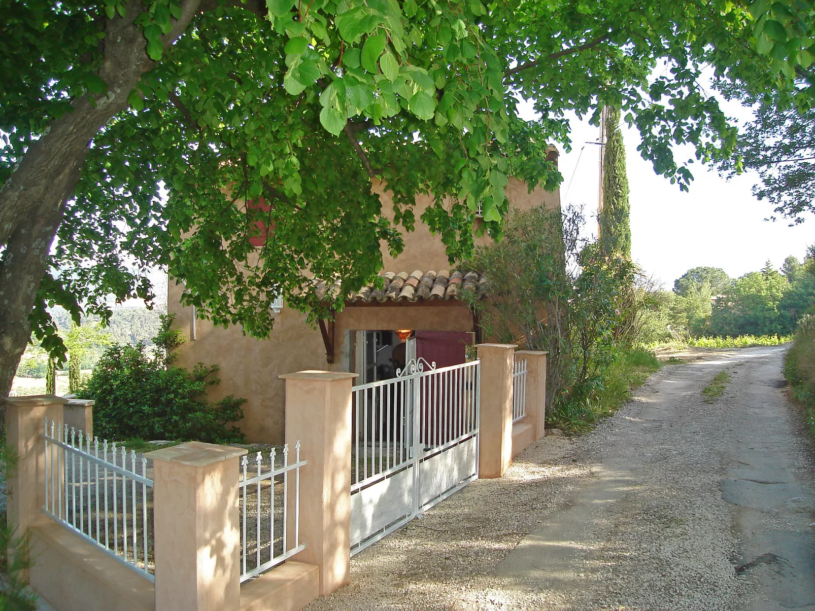 Les Vignes-Outside