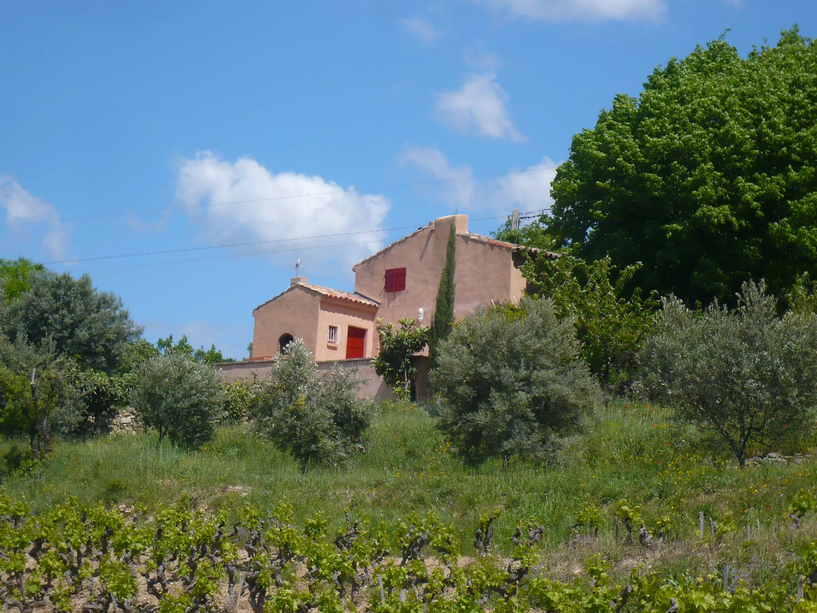 Les Vignes-Outside