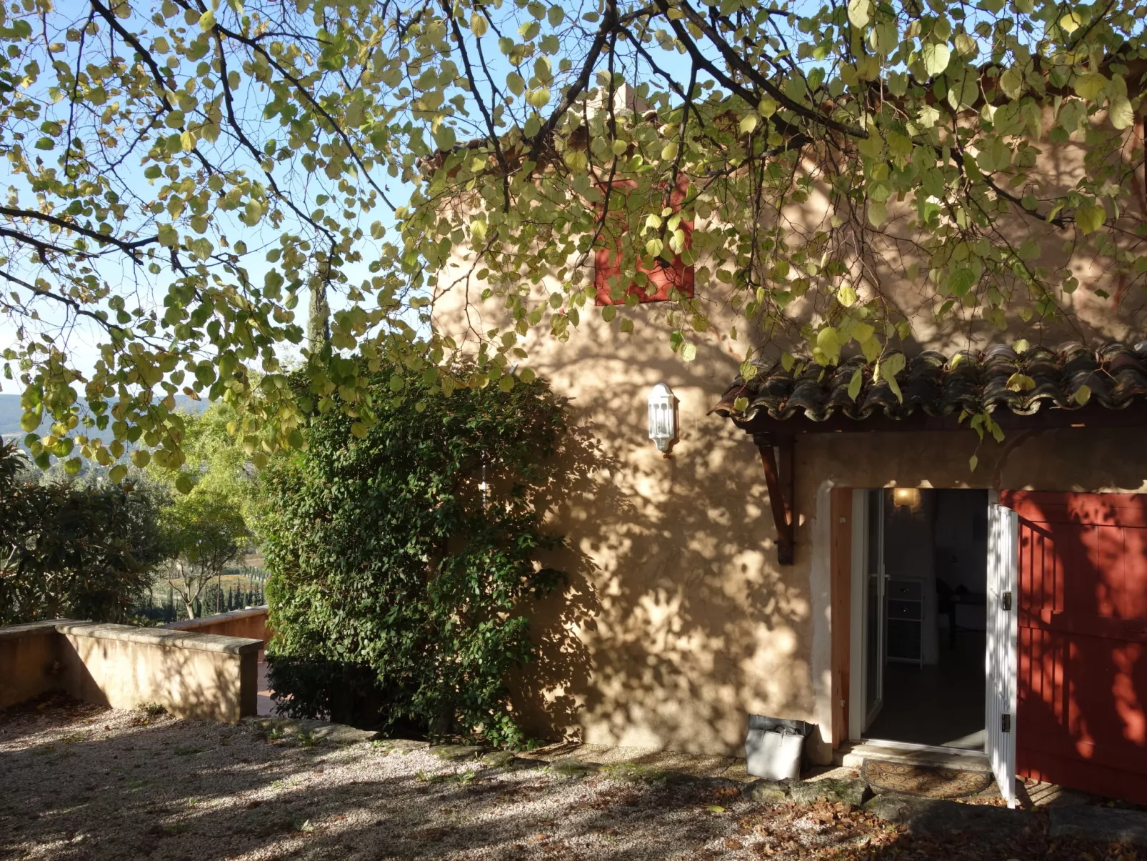 Les Vignes-Outside