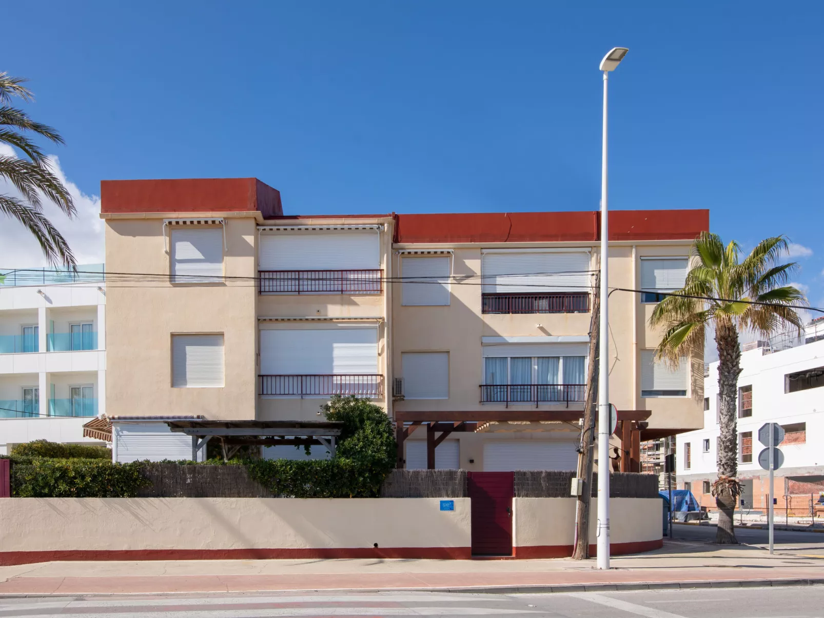 Montanar Mar-Outside