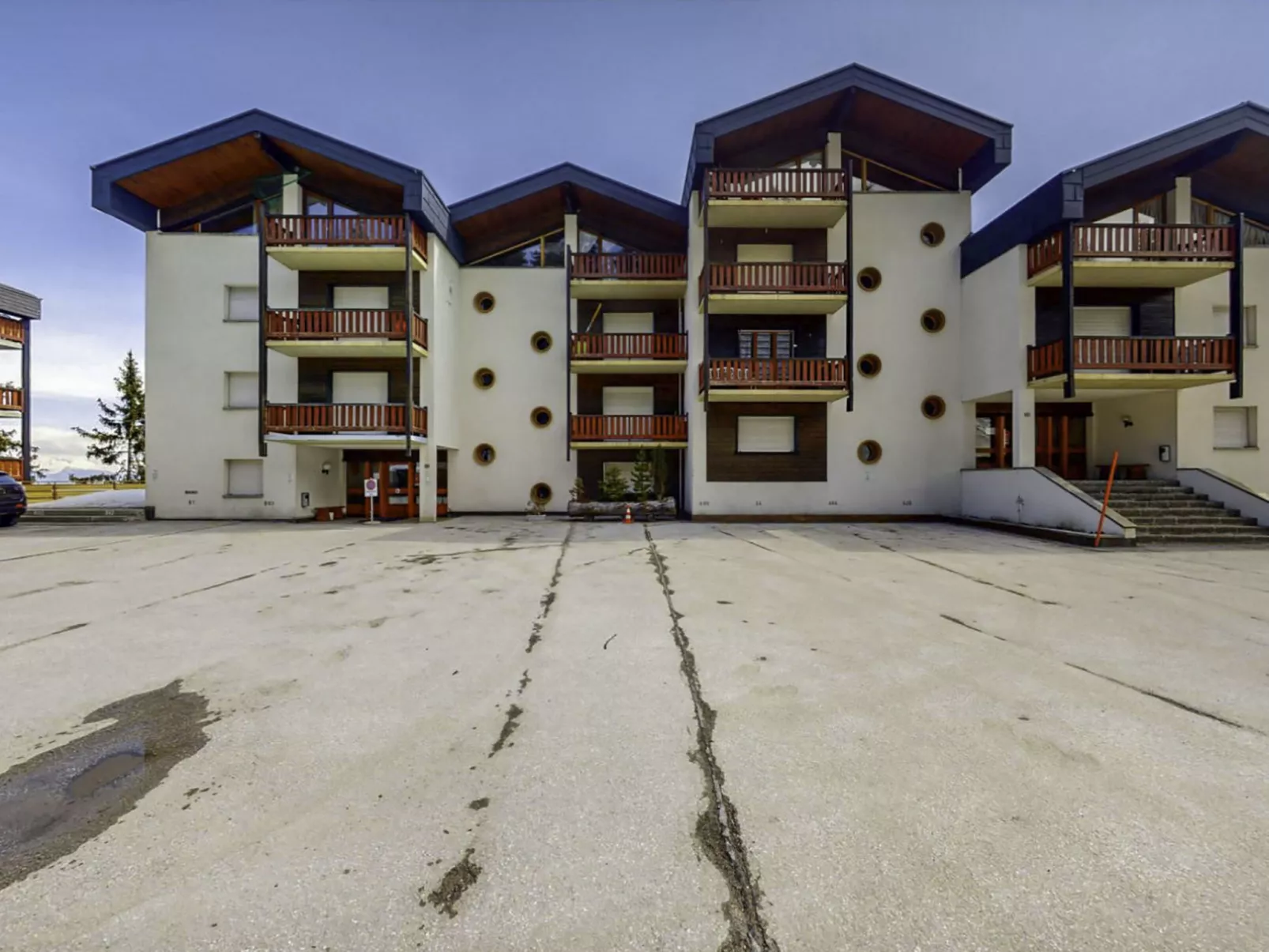 Hameau D02-Outside