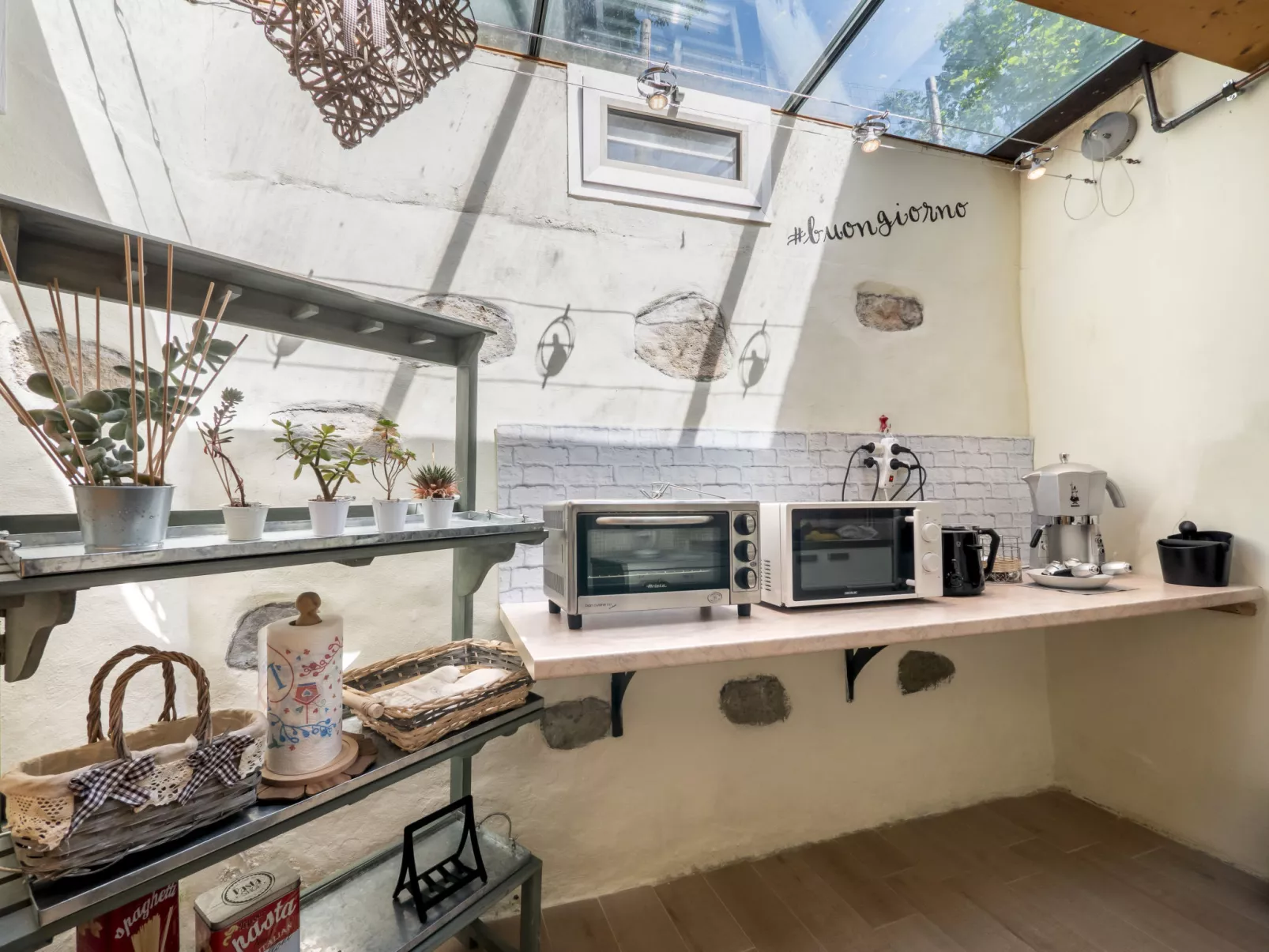 Green Wellness House-Inside
