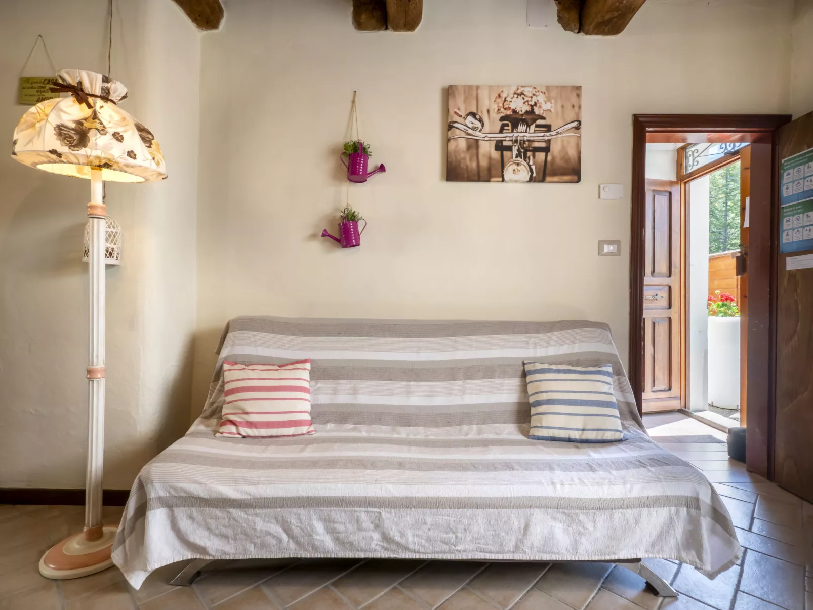 Green Wellness House-Inside