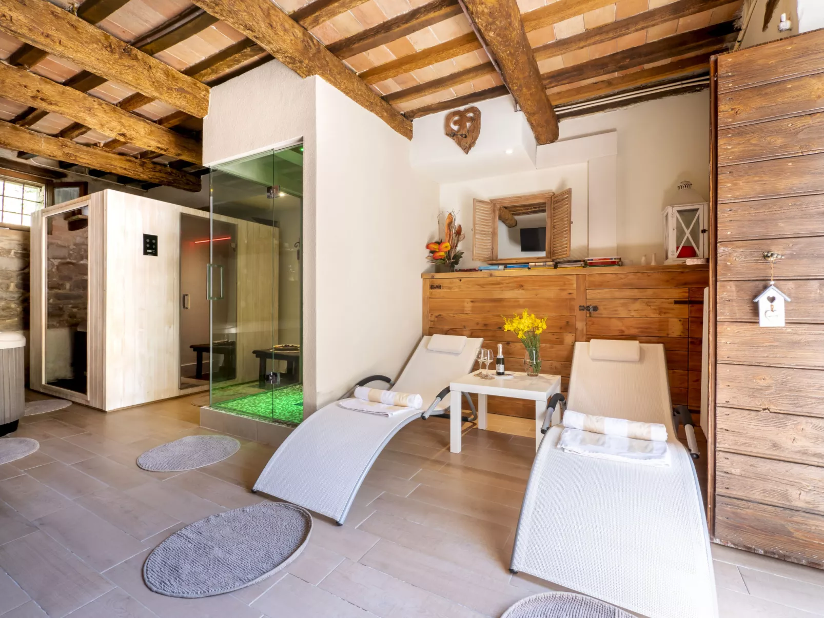 Green Wellness House-Inside