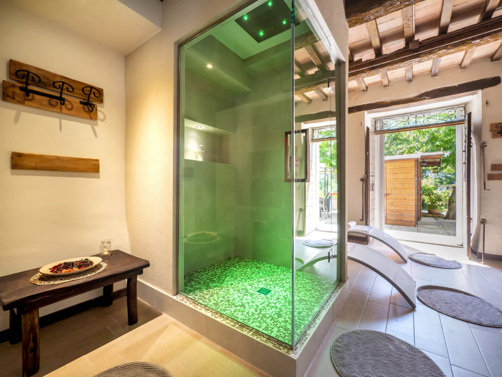 Green Wellness House-Inside