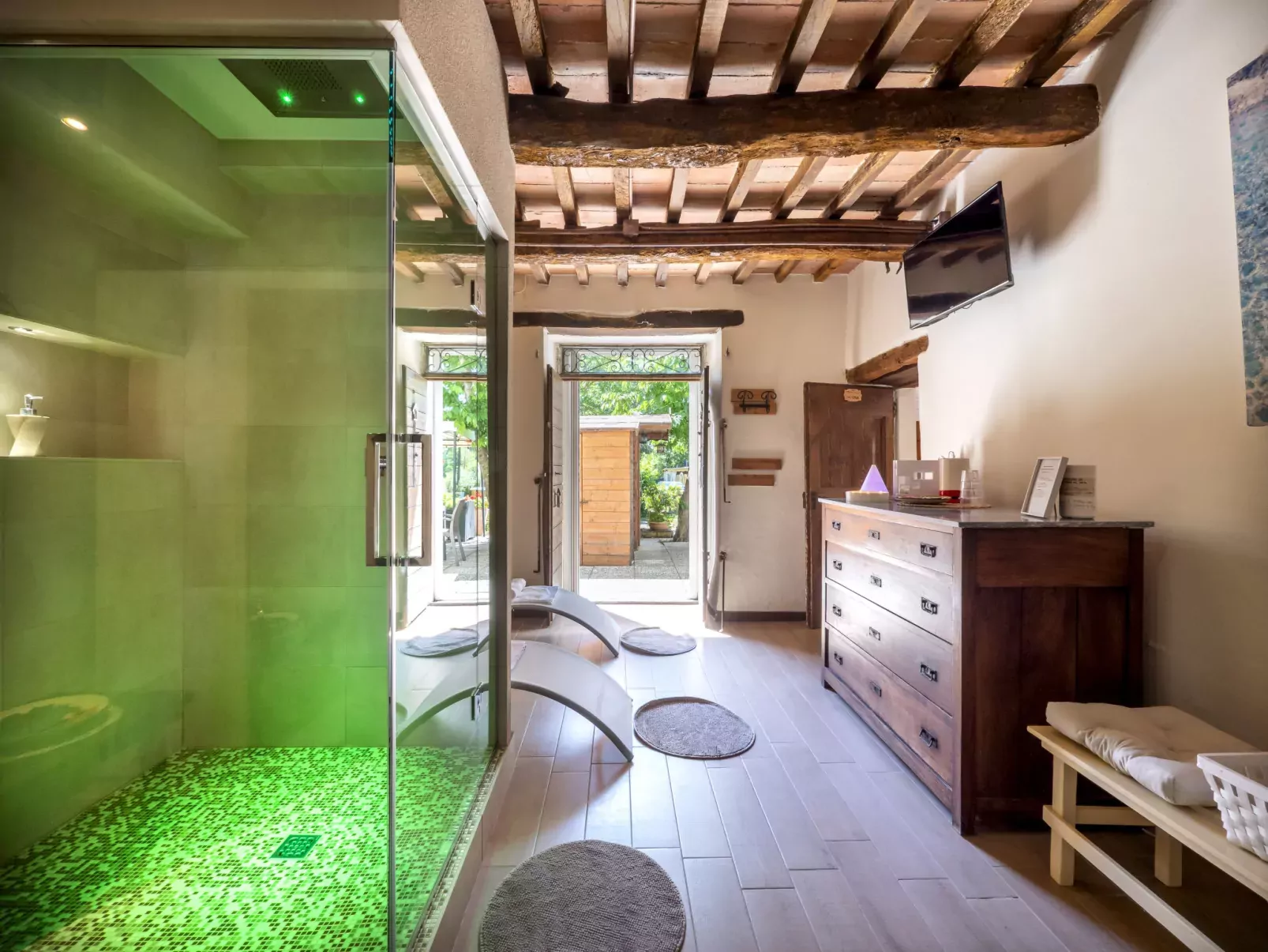 Green Wellness House-Inside