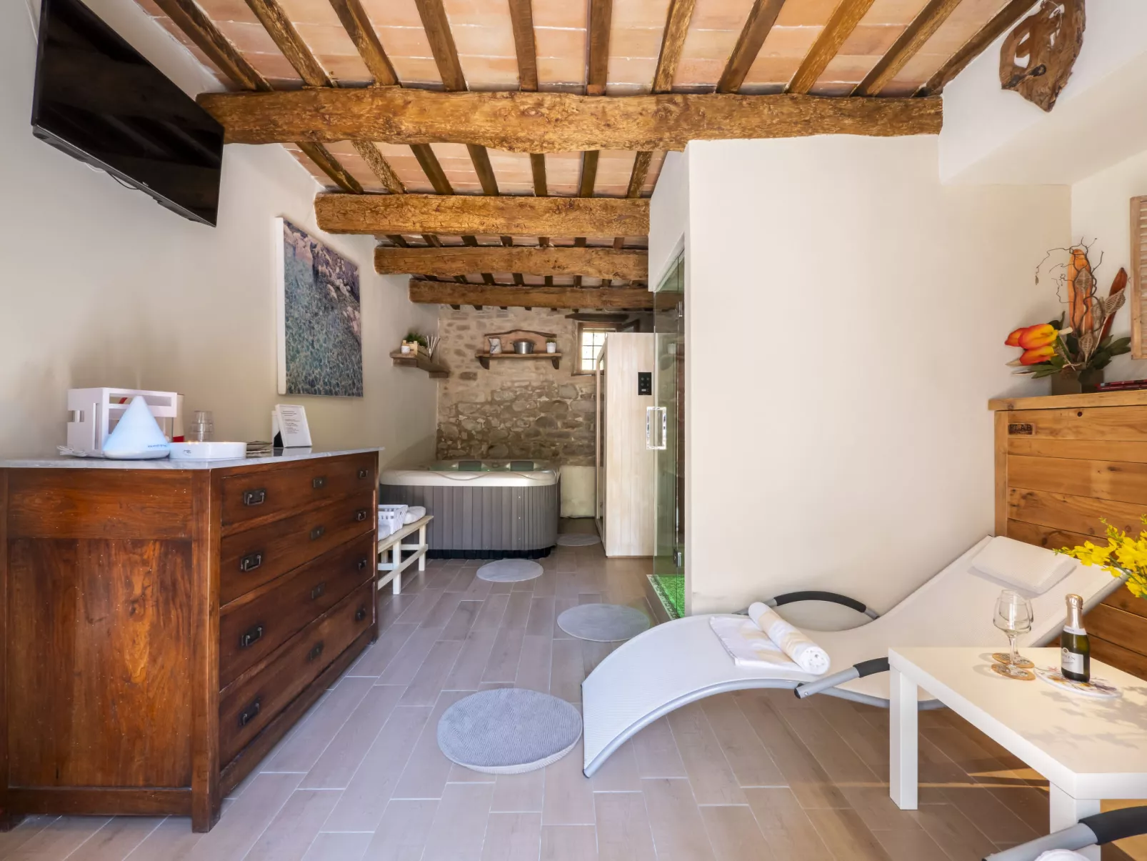 Green Wellness House-Inside