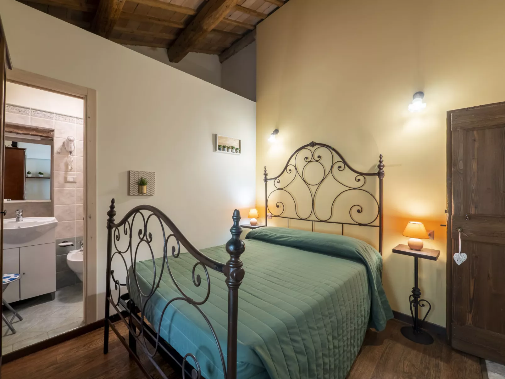 Green Wellness House-Inside