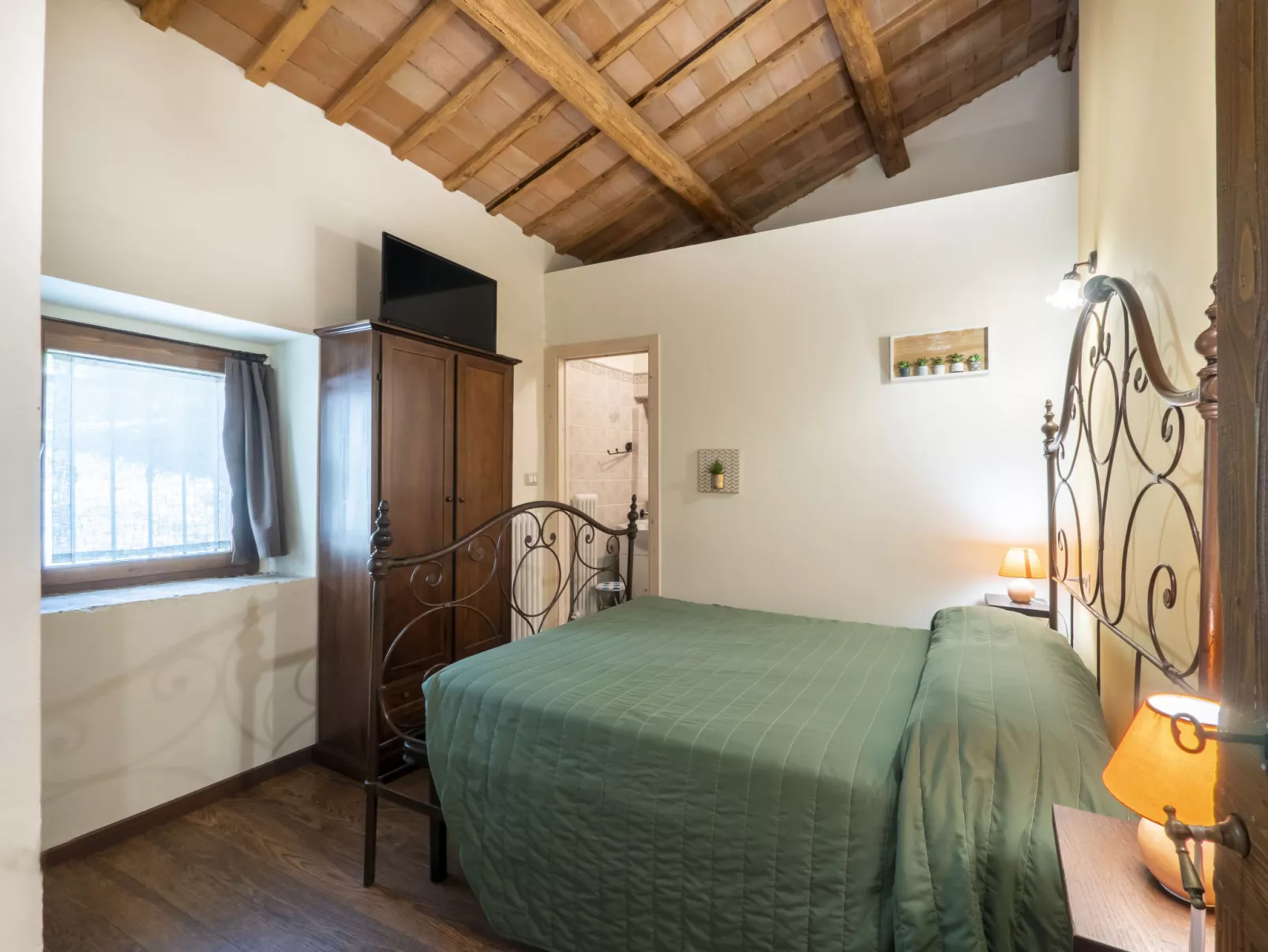 Green Wellness House-Inside