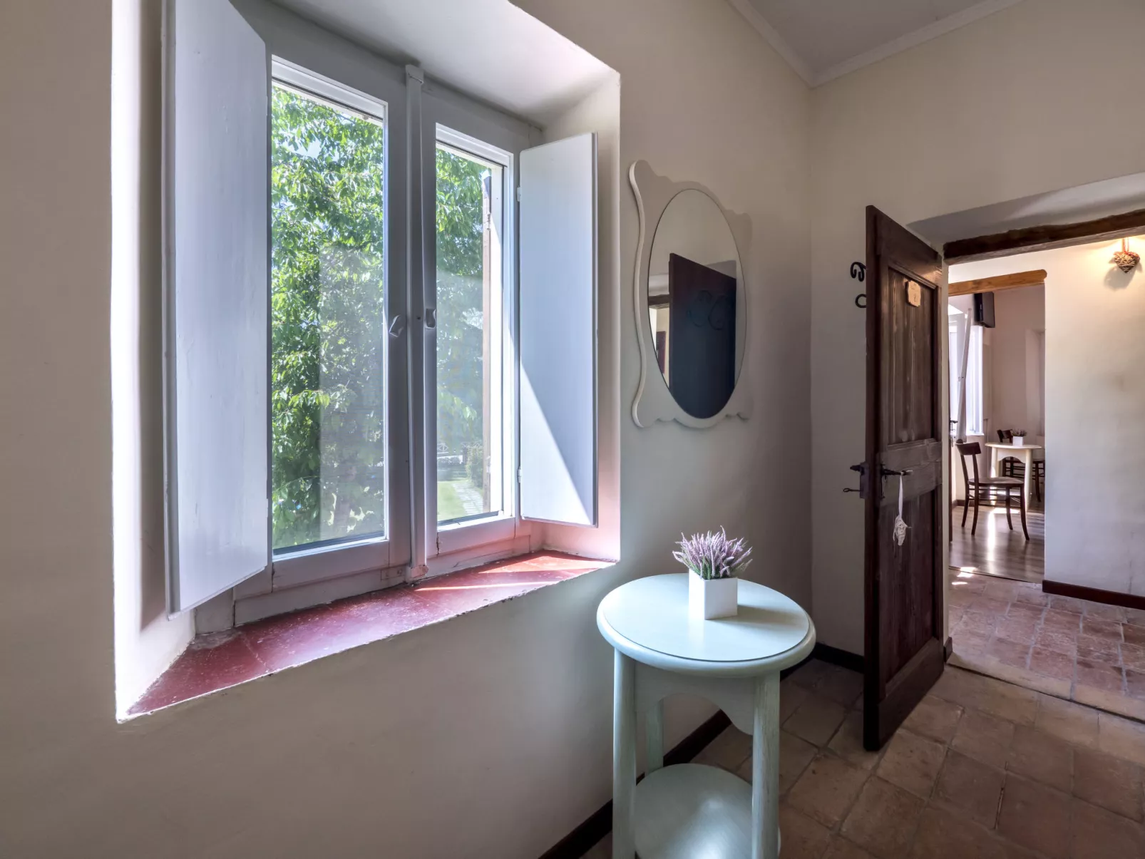 Green Wellness House-Inside