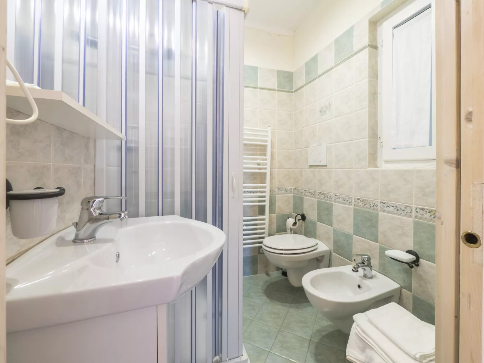 Green Wellness House-Inside