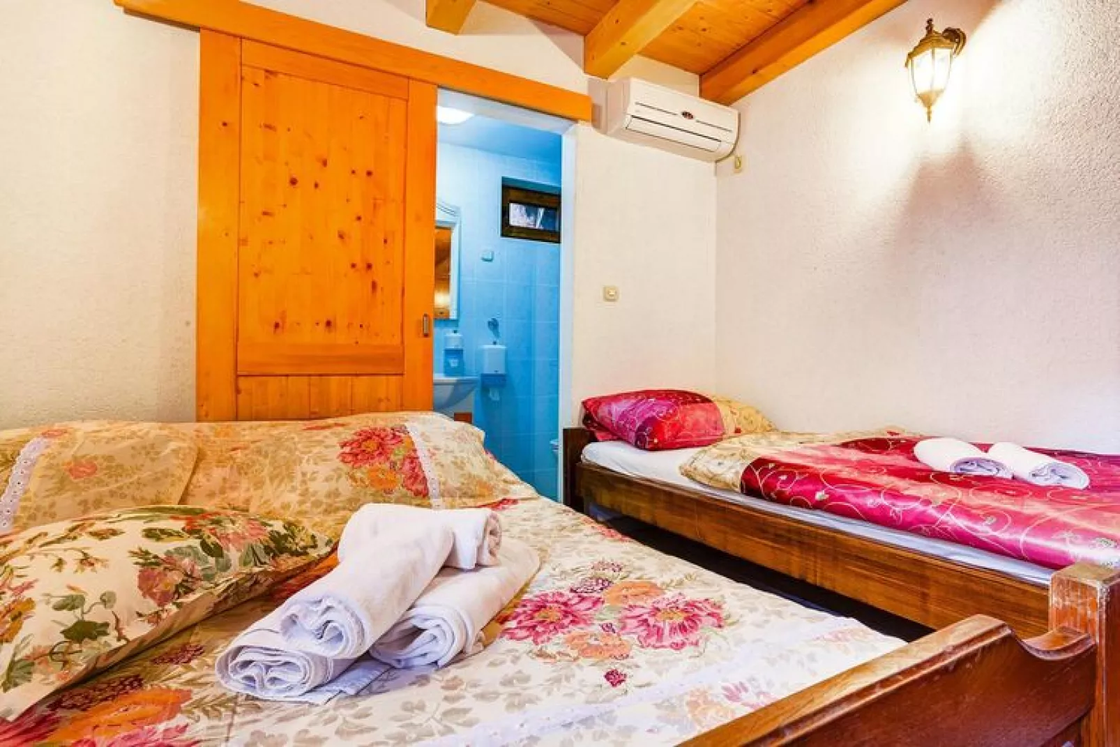 Holiday home Jucinovi Dvori Starigrad PaklenicaVilla ca 150 qm für 12 Personen-Chambre