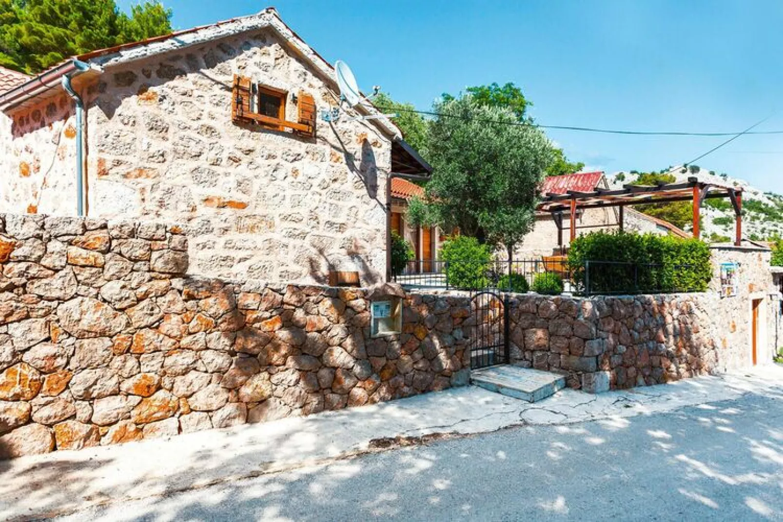 Holiday home Jucinovi Dvori Starigrad PaklenicaVilla ca 150 qm für 12 Personen-Extérieur été