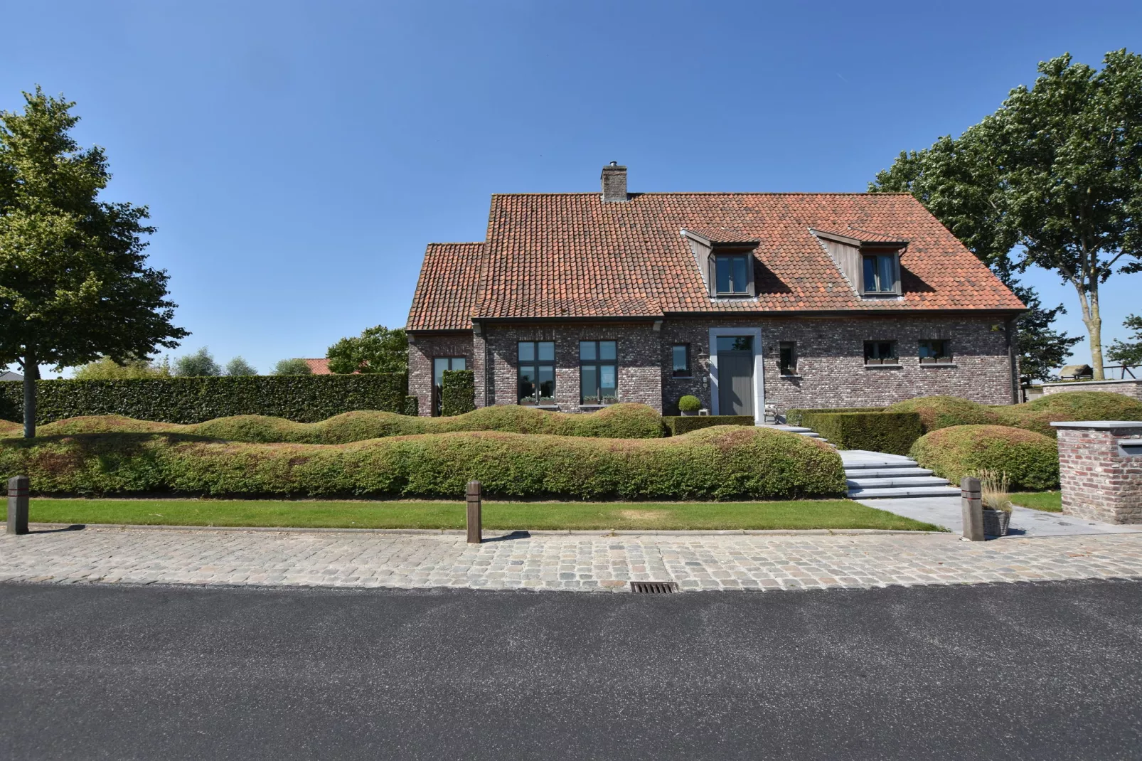 Den Ast-Exterior summer