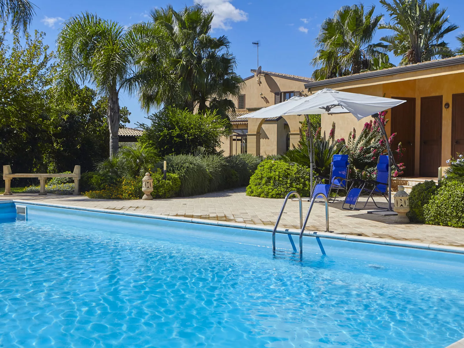Bel Villa-Outside