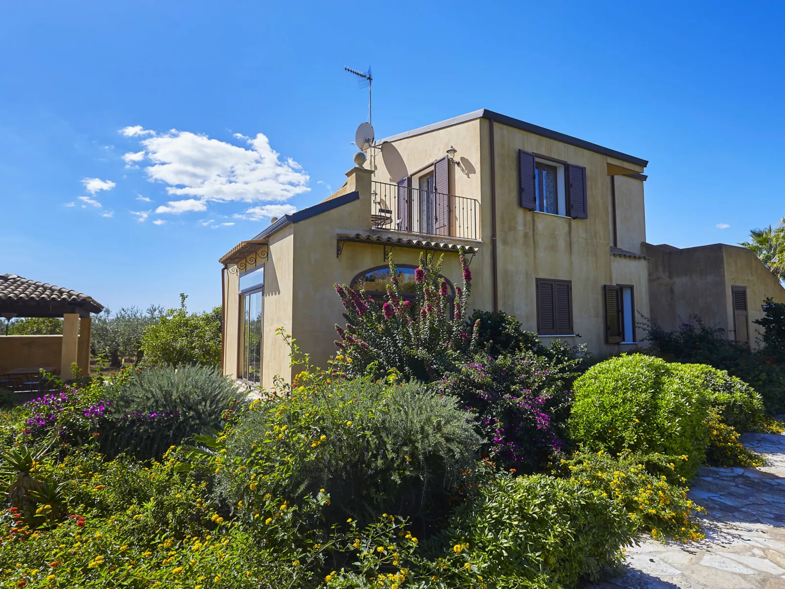 Bel Villa-Outside