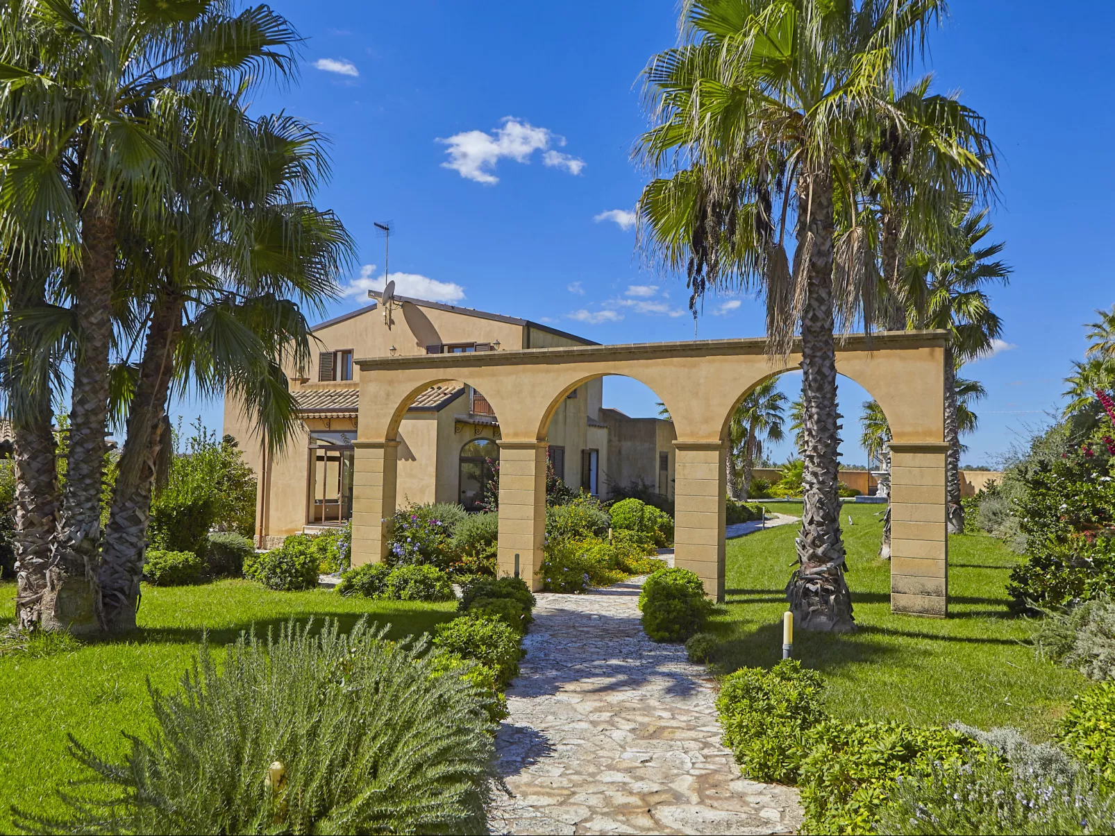 Bel Villa-Outside
